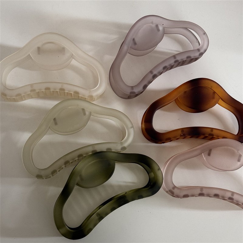 Large Matte Hollowout Clip Simple Versatile Hair Clip Shark