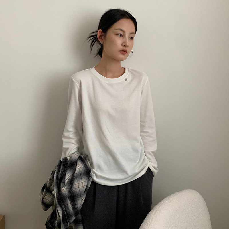 英国cherrykoko 装饰扣纯色长袖t恤女秋季圆领宽松内搭外穿上衣