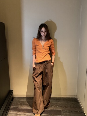 复古设计棕色低腰压褶感休闲裤