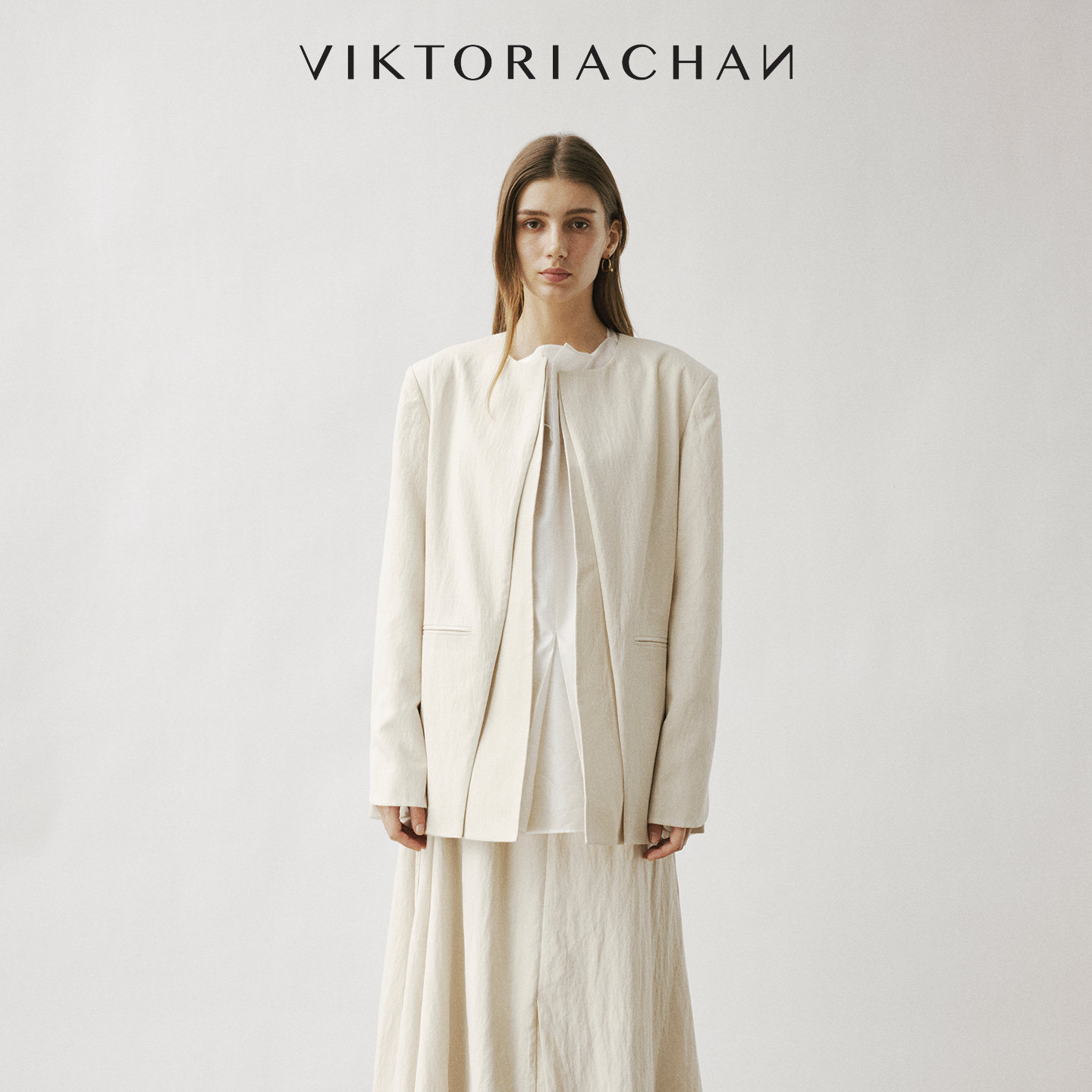 VIKTORIACHAN26SS春夏成衣系列新品 极简无领廓形垫肩西装外套