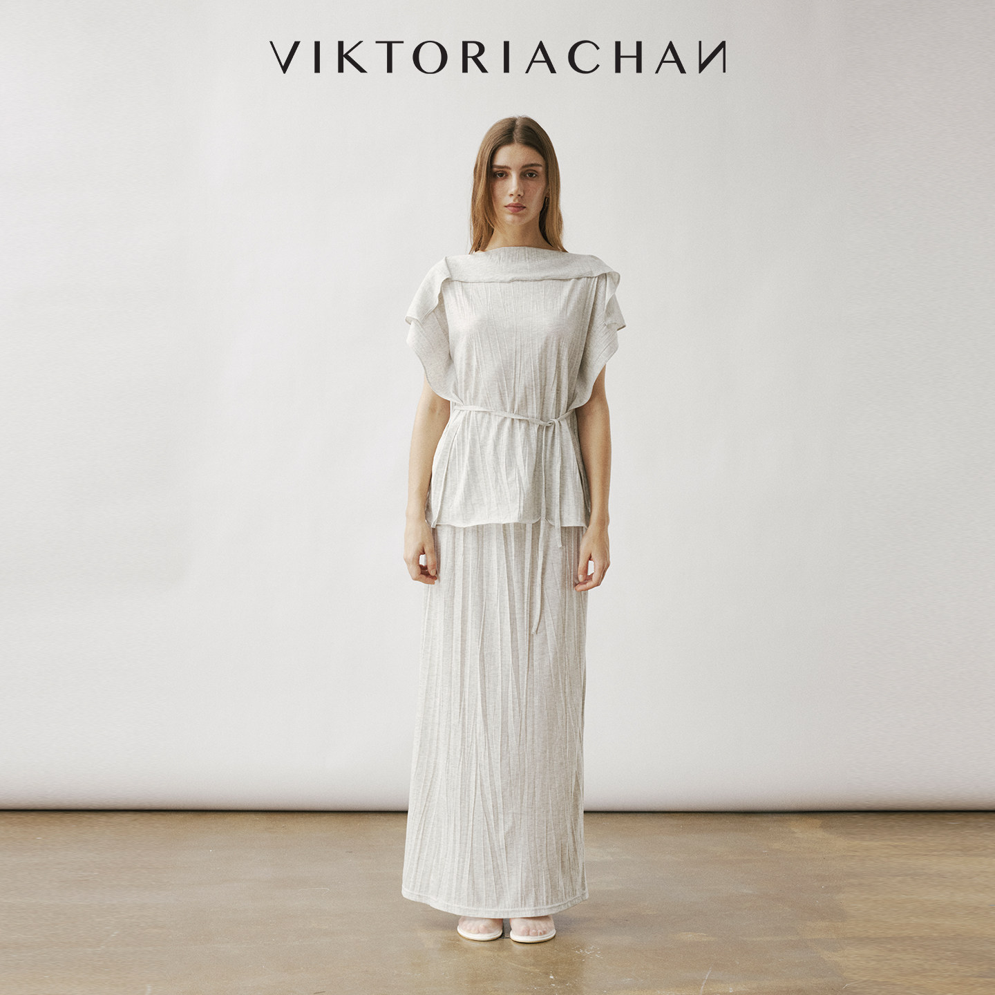VIKTORIACHAN26SS春夏成衣系列新品 一字领上衣高腰裙肌理感套装