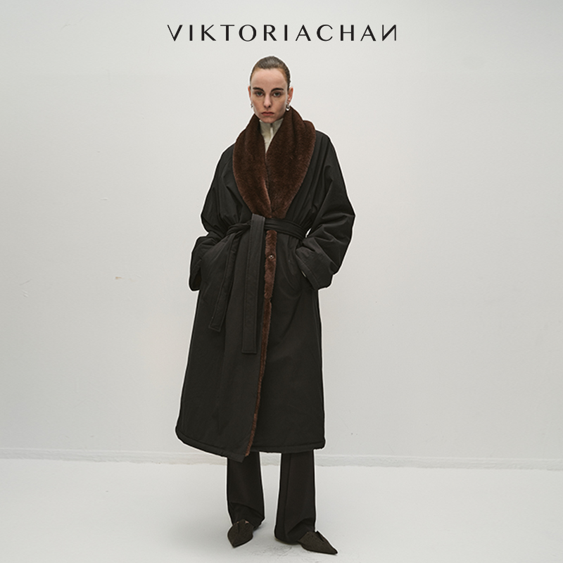 VIKTORIACHAN25/26秋冬成衣系列新品 拼接皮草翻领长款大衣外套