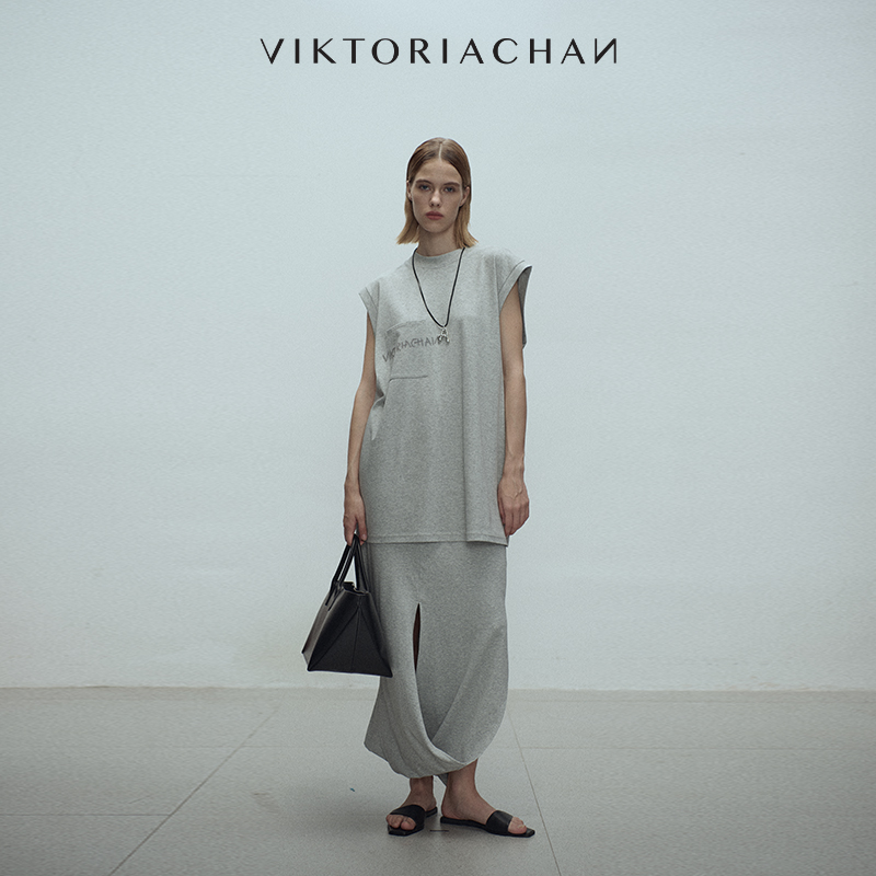 logo印花背心松紧腰开衩半裙套装