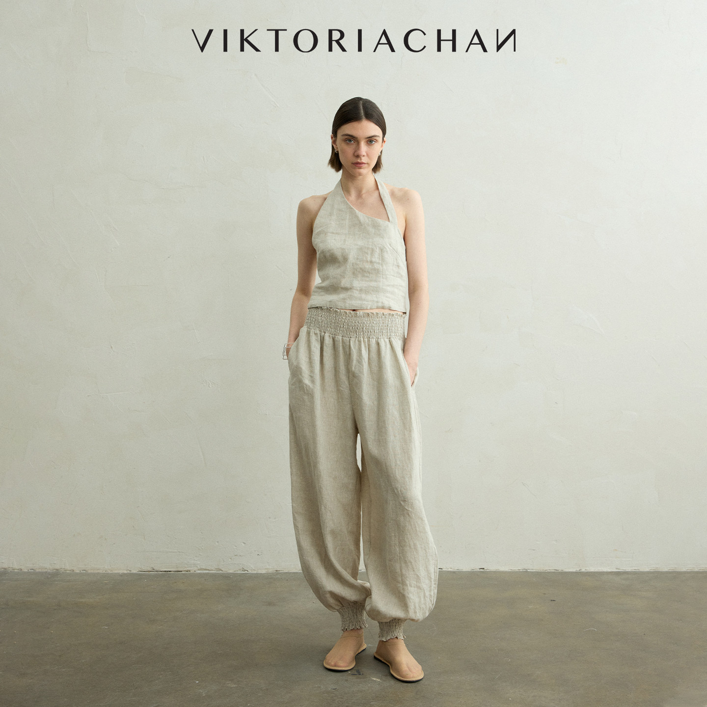 VIKTORIACHAN26SS春夏成衣系列新品 极简浅色亚麻束脚灯笼休闲裤
