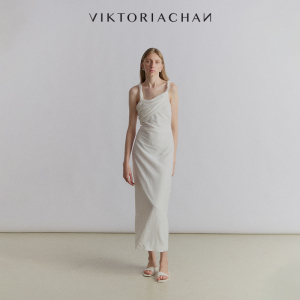 VIKTORIACHAN春夏新款春夏成衣系列 扭结褶皱设计修身吊带连衣裙