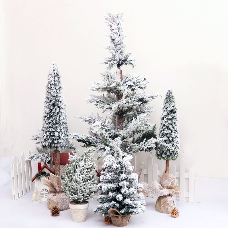 圣诞主题摆件雪地里的圣诞树家用小型桌面主题摆件创意氛围送男友