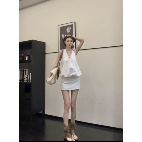 七分糖 白色系带挂脖花苞背心上衣女夏纯欲风显瘦包臀半身裙套装
