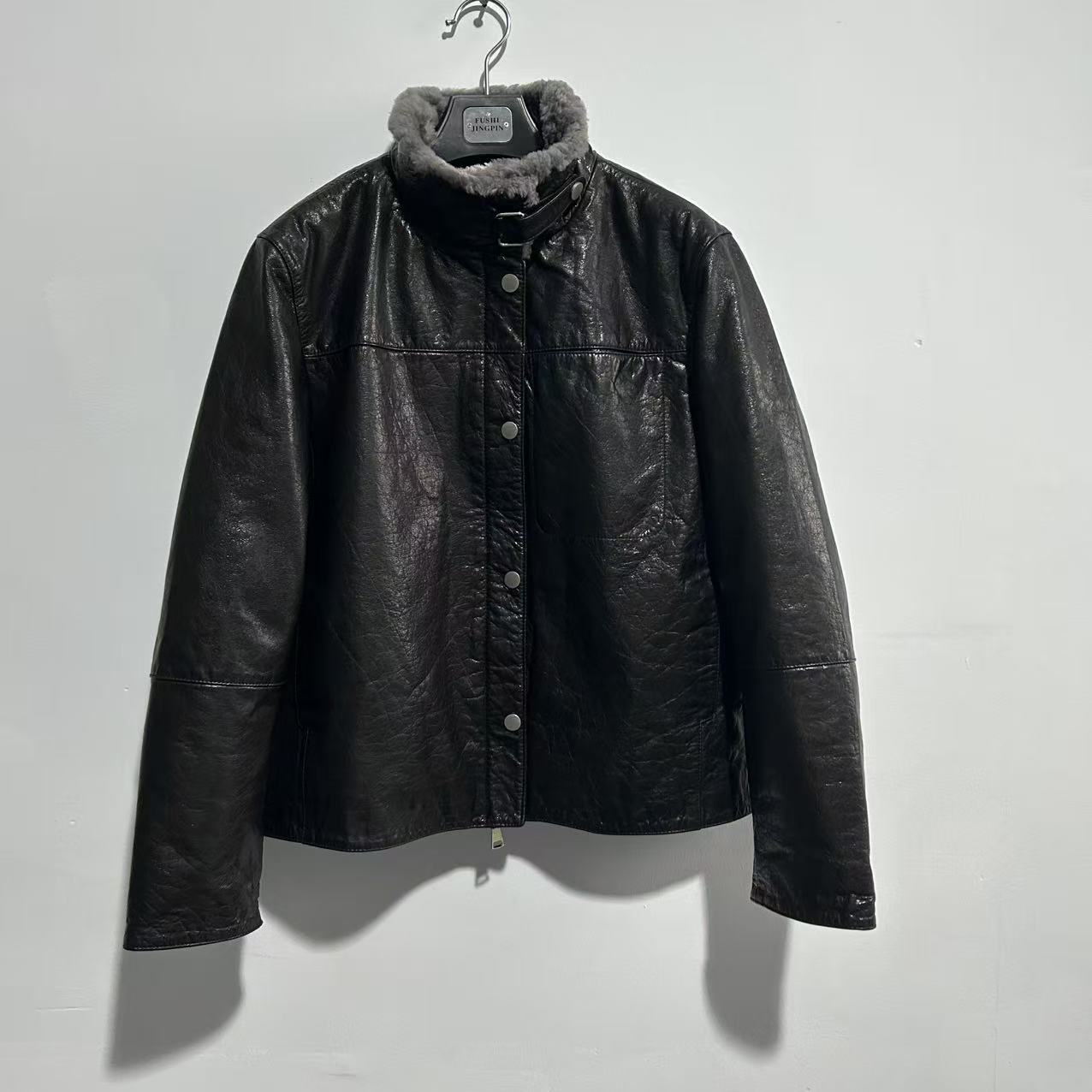 2025新款慵懒休闲乐芙兰级毛领拉贡油蜡小牛皮鹅绒服 皮衣外套女