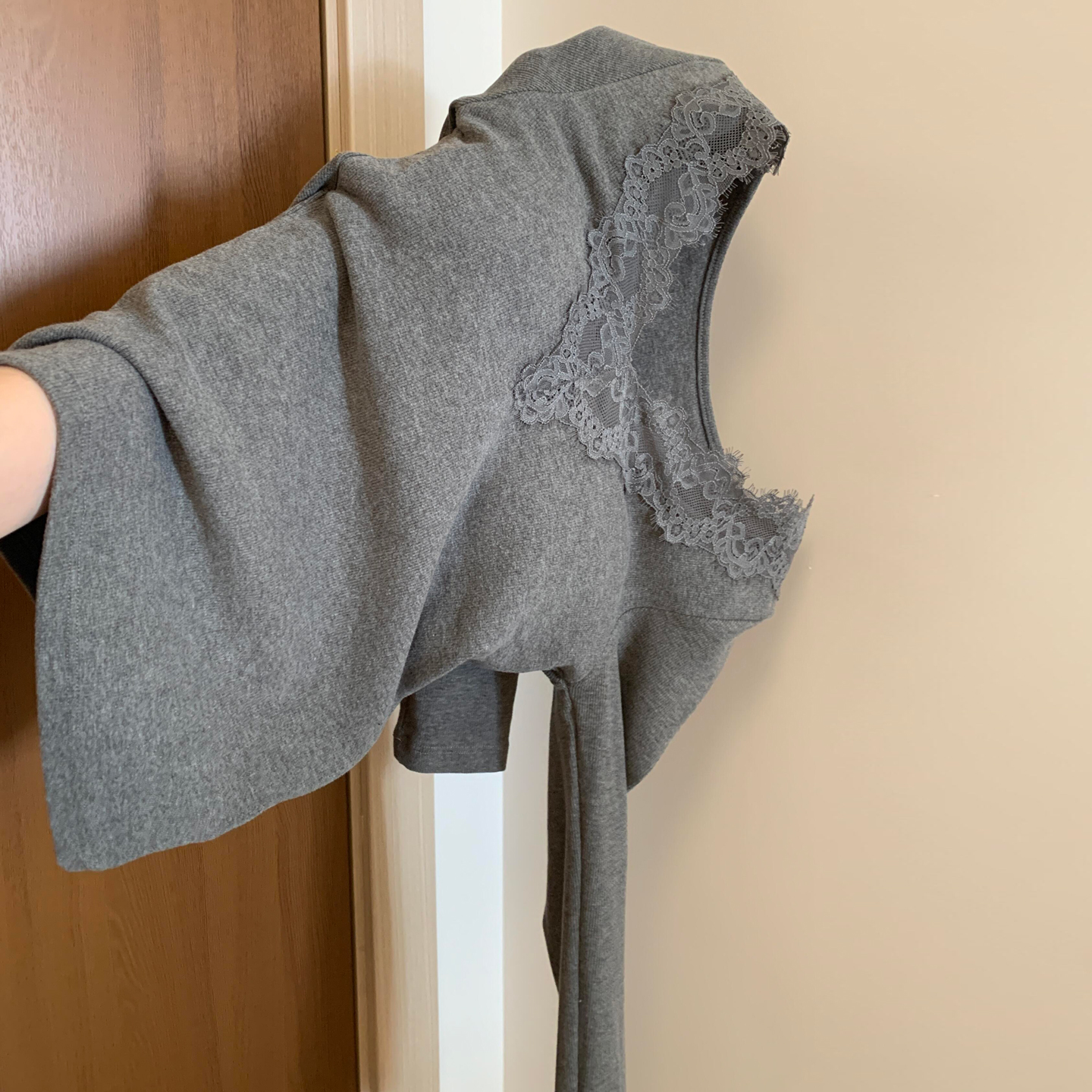 大v领蕾丝磨毛打底衫上衣女