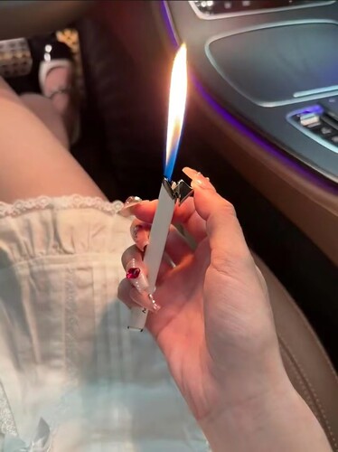 小巧长条纤细打火机礼物简约