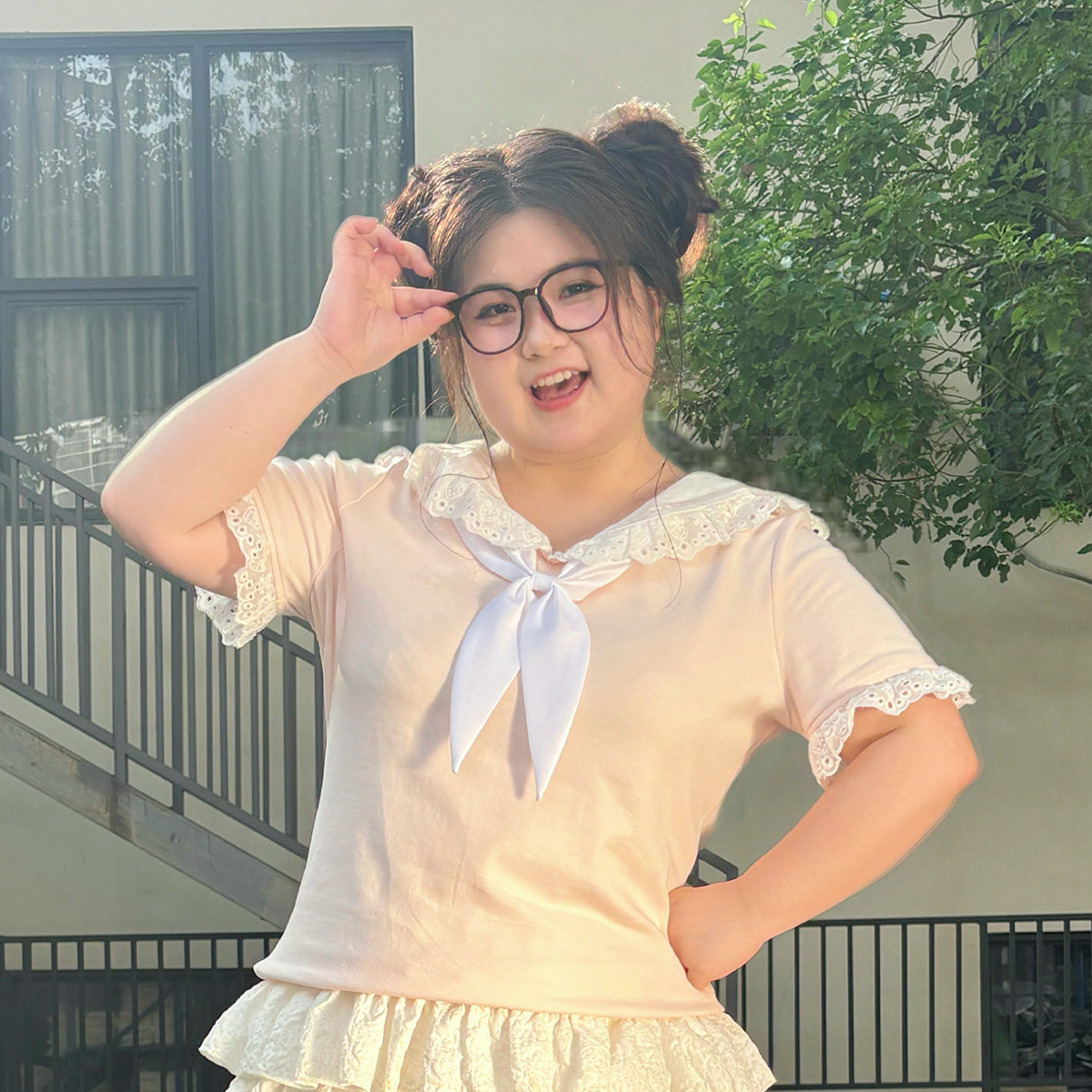 蕾丝花边海军领子上衣大码T恤