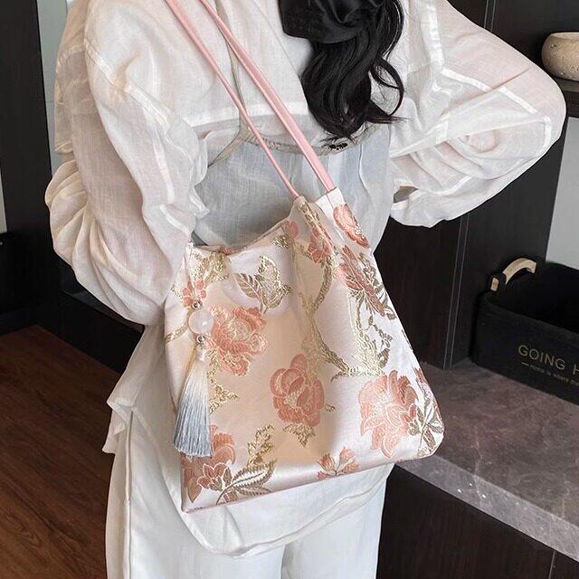 新中式国风刺绣包包女2026新款夏时尚复古百搭单肩包高级感托特包