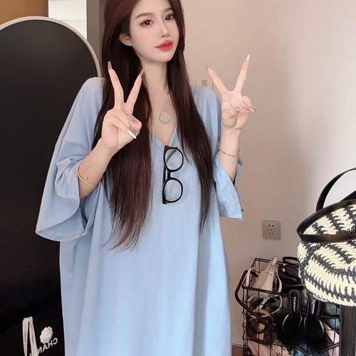 【何秘书】纯色舒适深V领