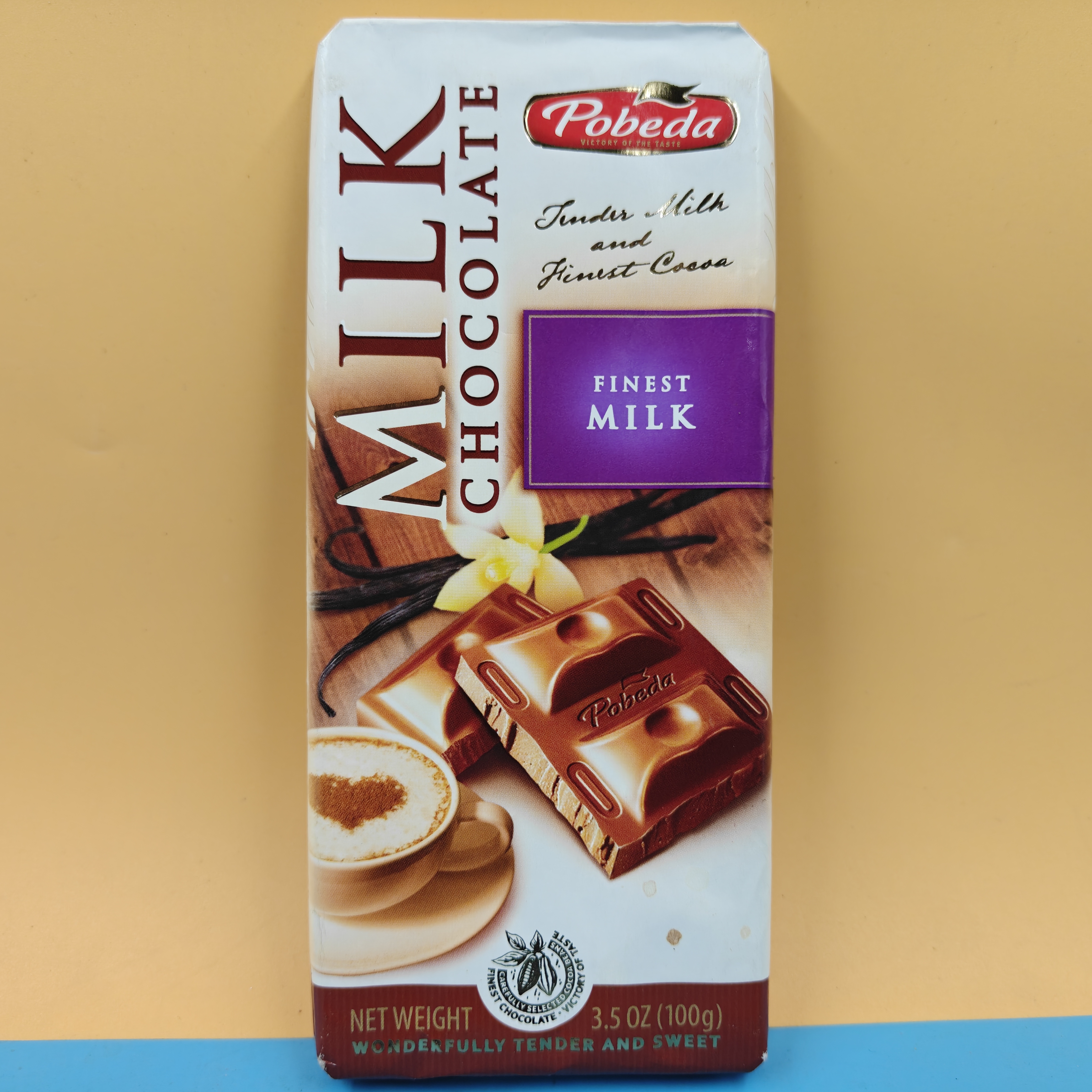 临期特价俄罗斯进口白巧克力可可脂草莓干夹心奶油零食黑巧