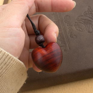 简约檀木桃心爱心毛衣链男女木质挂件绿檀木项链情侣衣服配饰吊坠