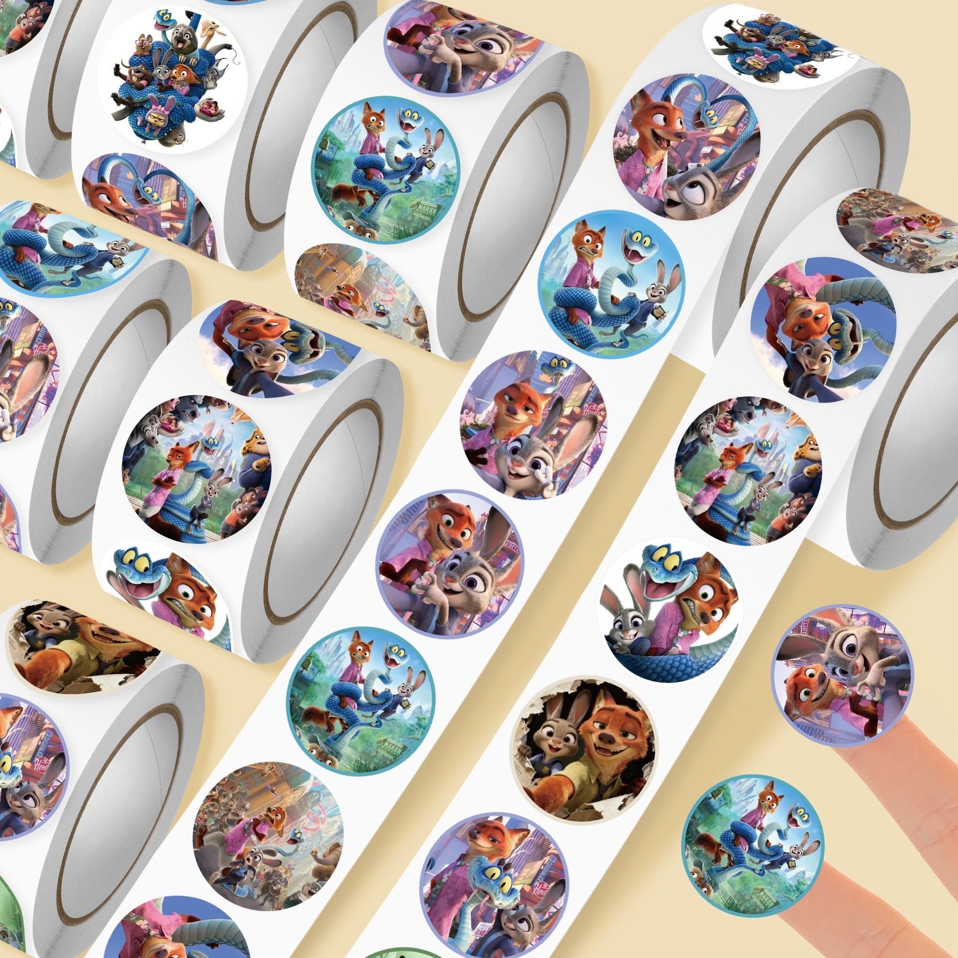 新款疯狂动物城圆贴卷卷贴热门动漫朱迪尼克可爱周边贴画创意贴纸