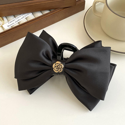 抓夹缎面大蝴蝶结金色山茶花点缀