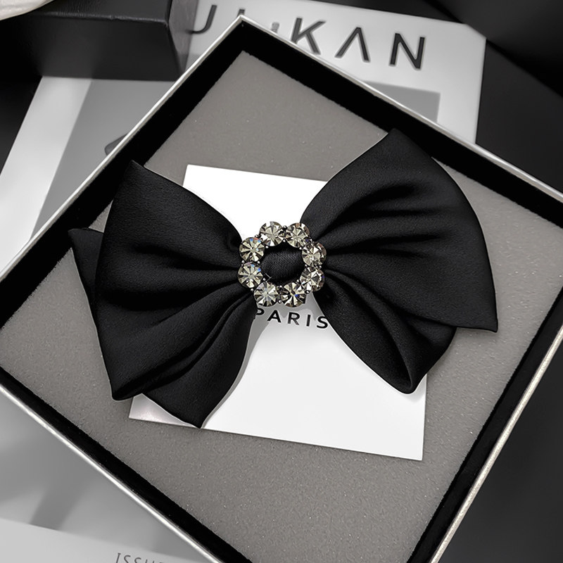 F8精致中间扣水钻发夹