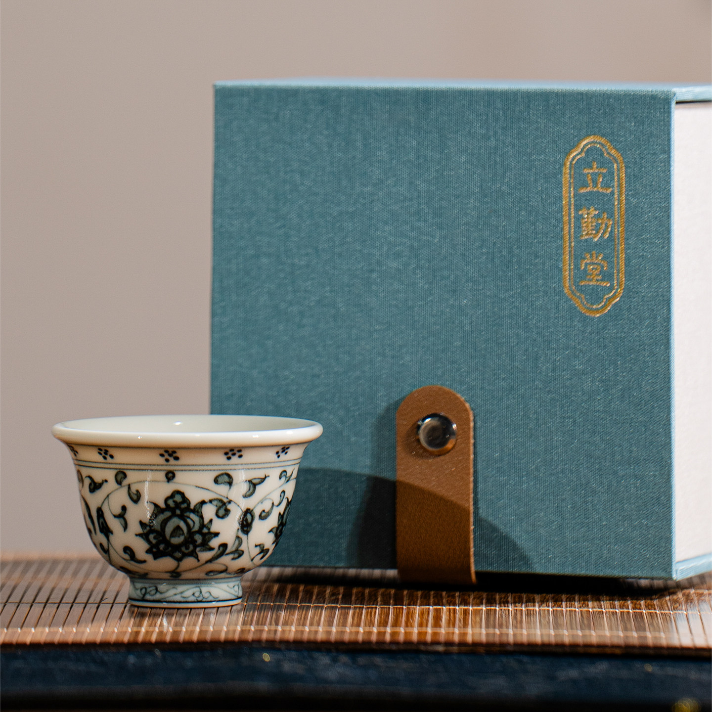 立勤堂丨二号釉宝宝缠枝莲压手杯景德镇陶瓷杯家用主人杯茶杯茶具