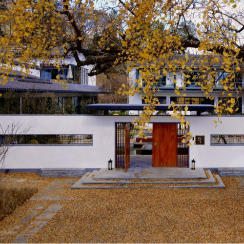 【多项权益】住宿+双早+晚安甜汤+多项民宿体验活动可选； 【景色独特】山水之间 空气氧吧 山野秘境里的诗意生活，玩山戏水。 【7店通兑】多目的地 多房型任意可选、兰溪楼塔全程不加价 【囤券无忧】长有效期  末预约可退  过期未预约可退