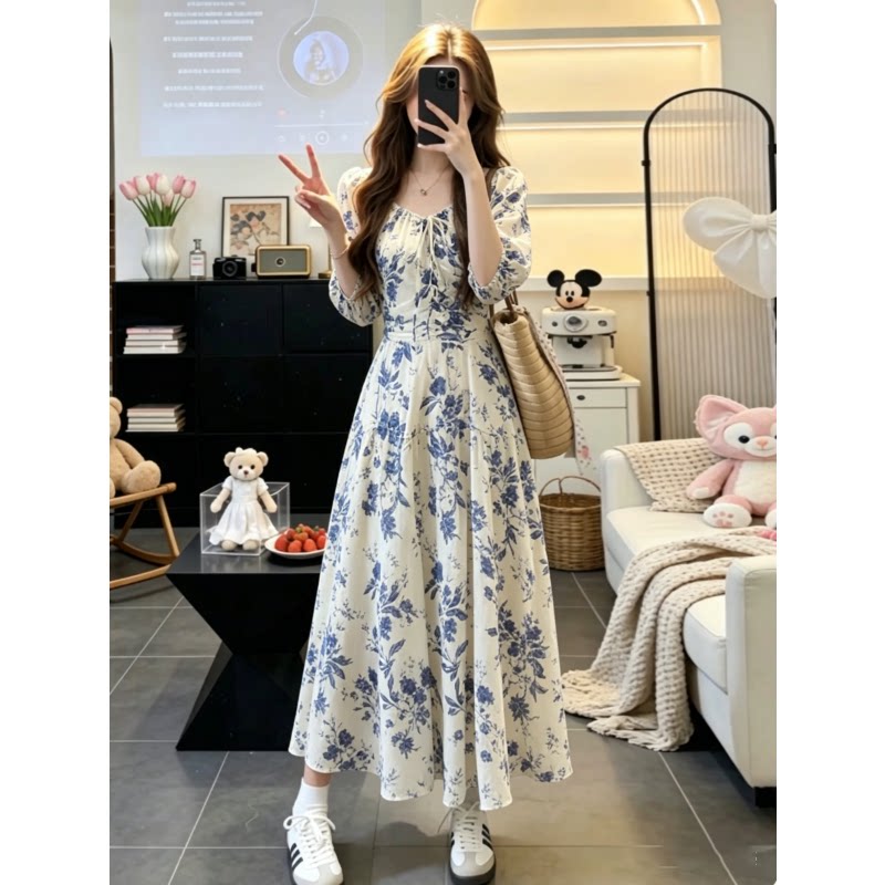 高级感气质碎花连衣裙女2026夏季新款青花瓷收腰显瘦百搭中长裙