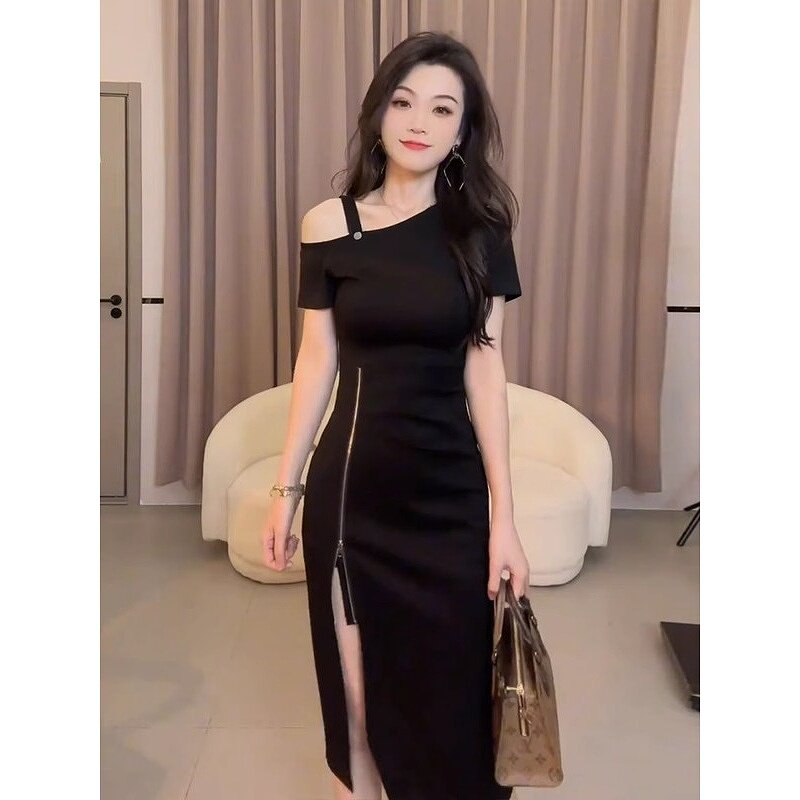 御姐气质性感斜肩短袖连衣裙女2025夏季新款设计感收腰开叉中长裙