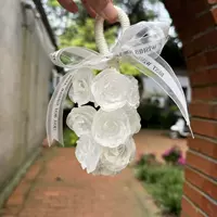 [Упаковка] Около 14 белых роз (подарочная коробка)