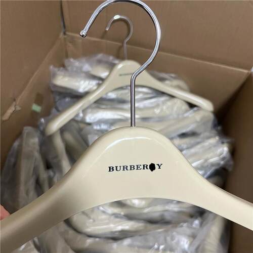 现货BURBER*Y衣架风衣防尘袋 大牌衣架 B家衣架 羽绒服防尘袋现货
