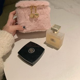 2025秋冬新款韩系毛绒绒小香风链条迷你盒子包可爱精巧手提斜挎包