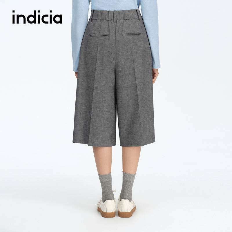 简约气质西装短裤