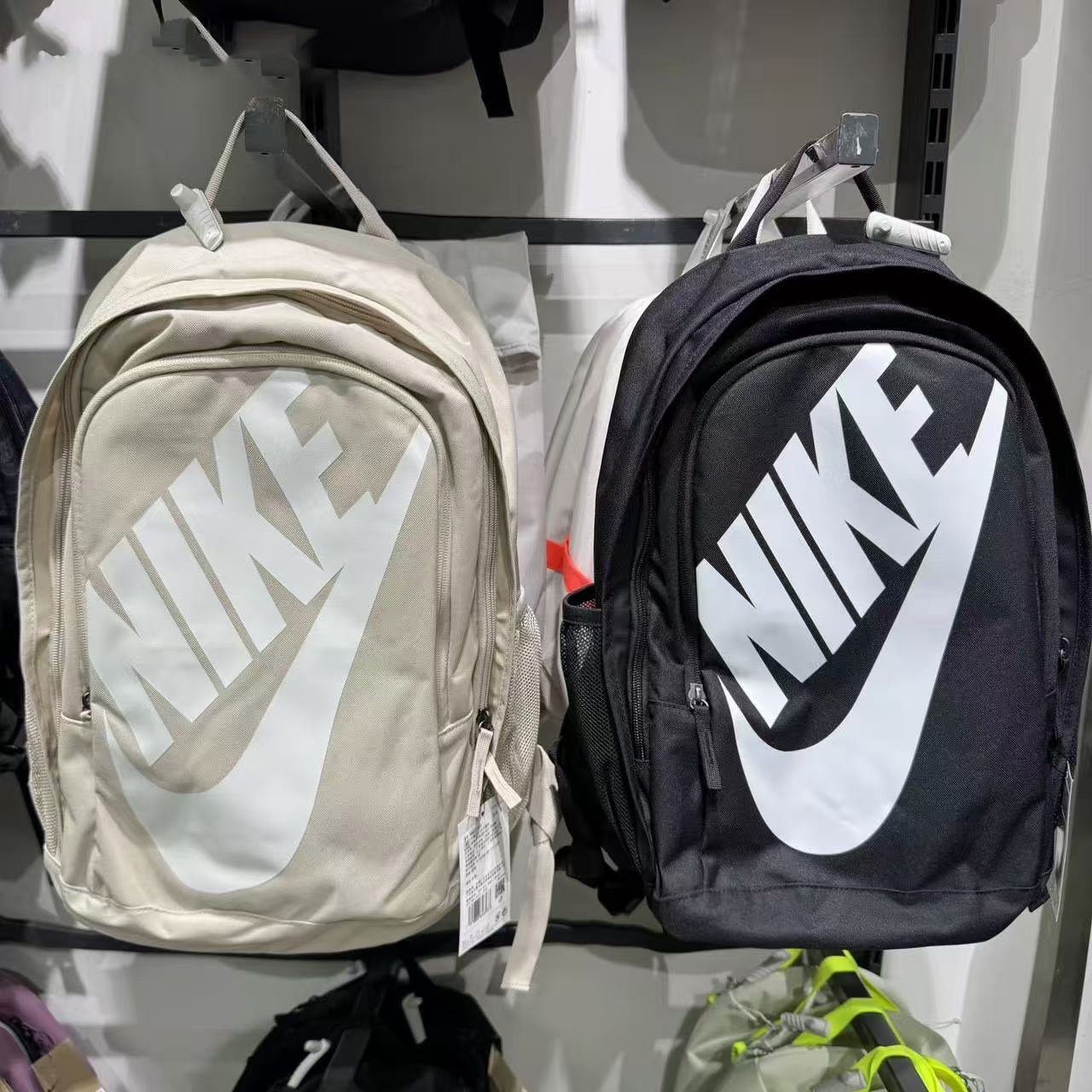 NIKE耐克双肩包男女大容量户外运动背包大学生初中高中学生书包