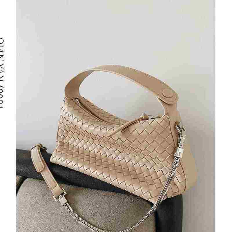 链条包女2021新款潮高级感手工编织枕头包女斜挎包小众软皮手提包