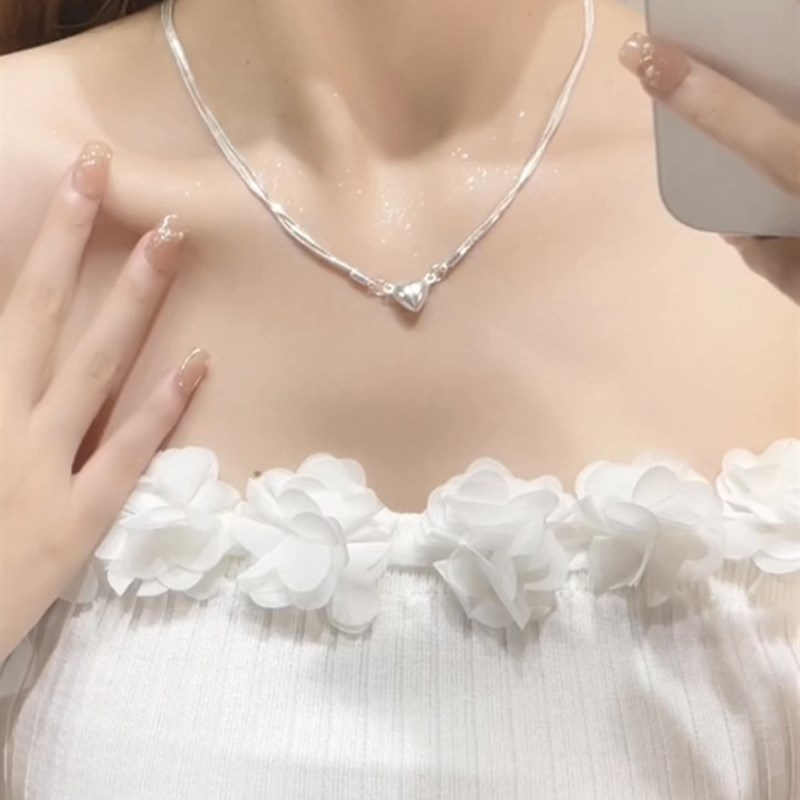 小众设计磁吸爱心项链女2024年新款轻奢高级感多层锁骨链甜酷颈链
