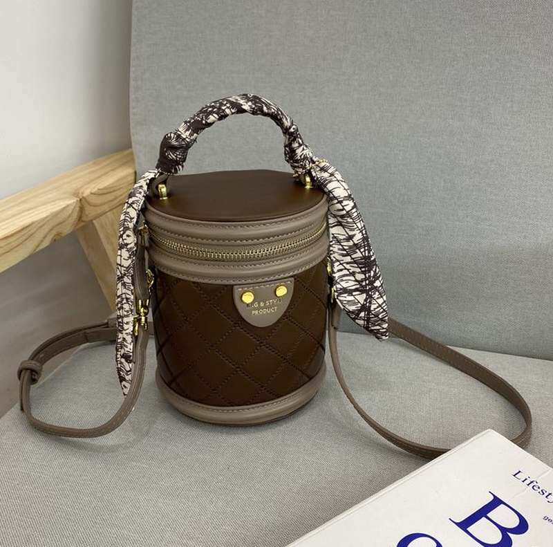 2021小众设计圆筒包时尚编织手提包百搭潮流单肩斜挎水桶小包包女