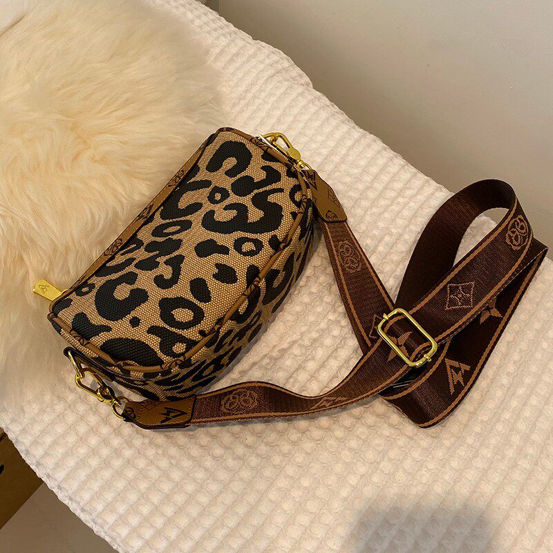 冬季小包包女包2021新款百搭小众秋冬高级感爆款豹纹马鞍包斜挎包