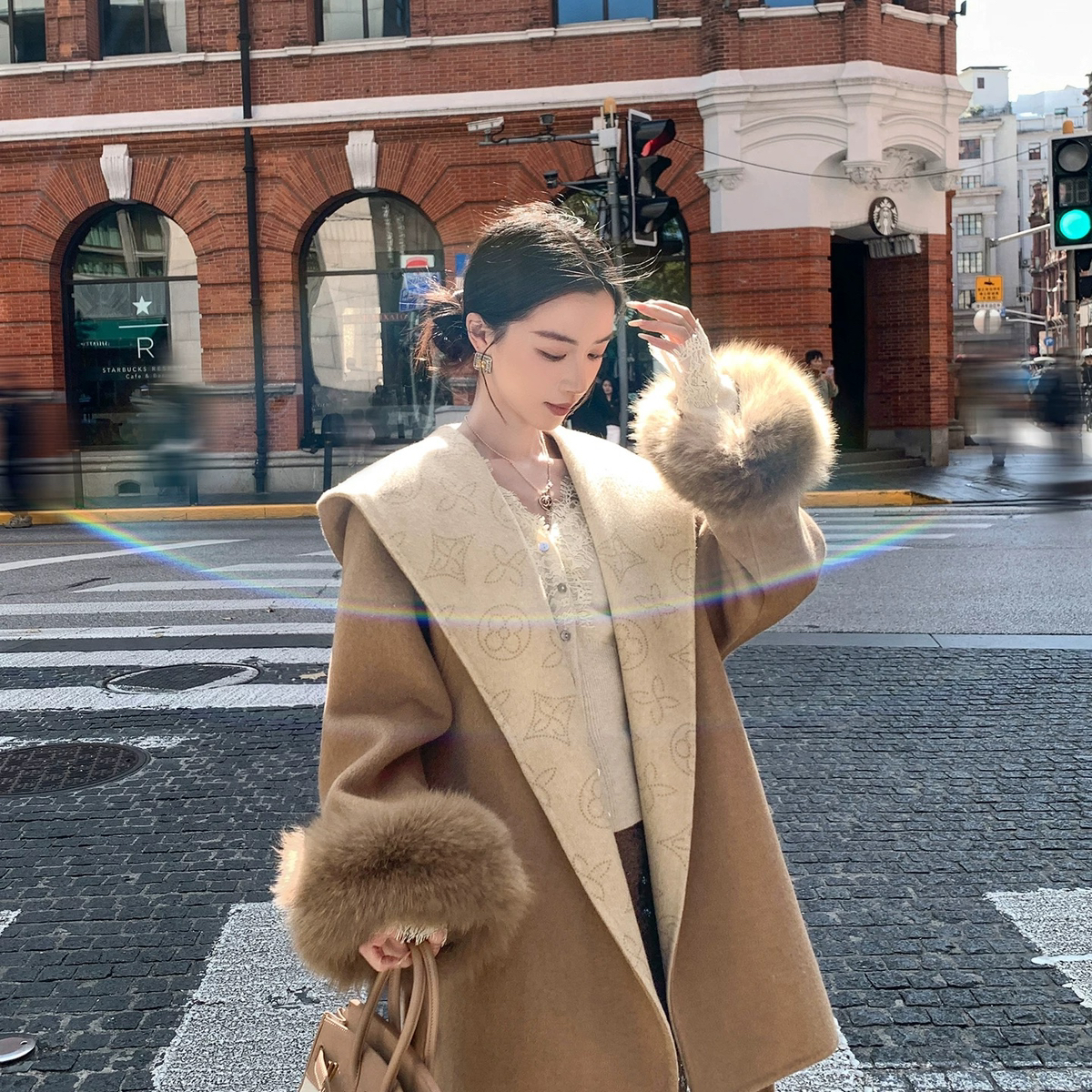 米米设计套(配腰带,可拆真狐狸毛袖毛)（含100绵羊毛）Oj2987