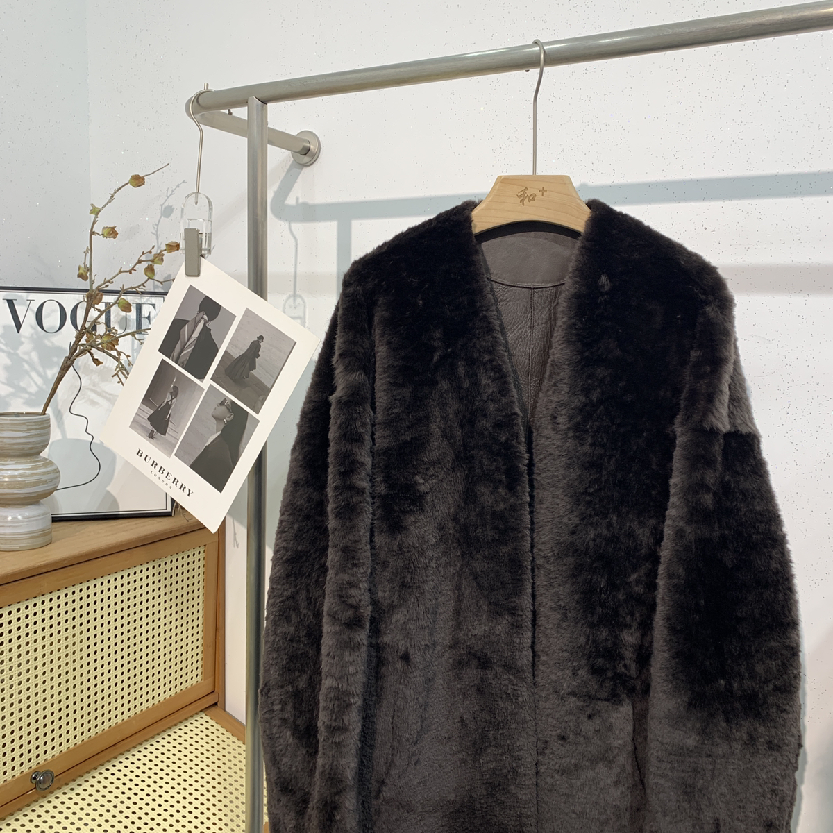 米米冬上新复古风宽松纯色保暖皮毛一体外套T-88115-2