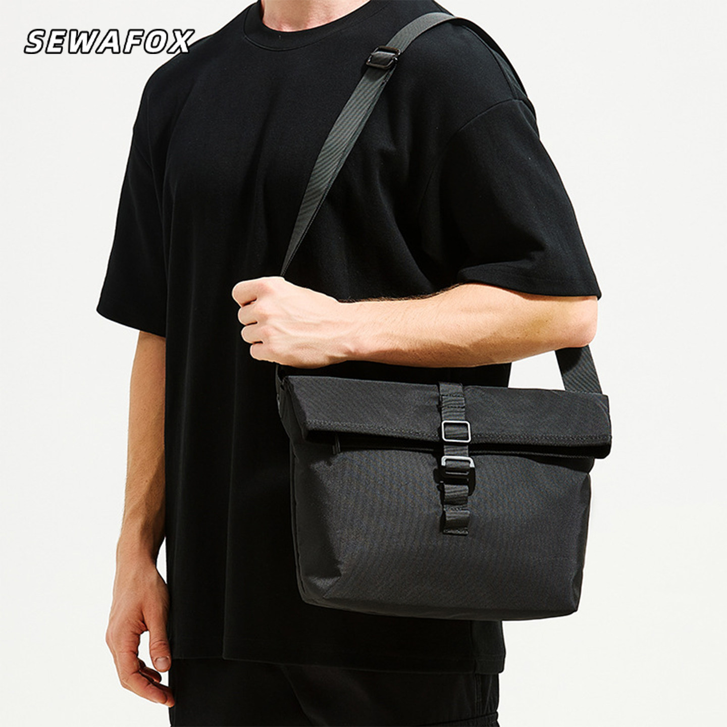 新款男士休闲斜挎包日系男款韩版防水旅行单肩包简约大容量邮差包