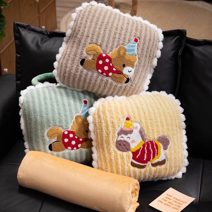 可收纳抱枕毯子二合一车载被子