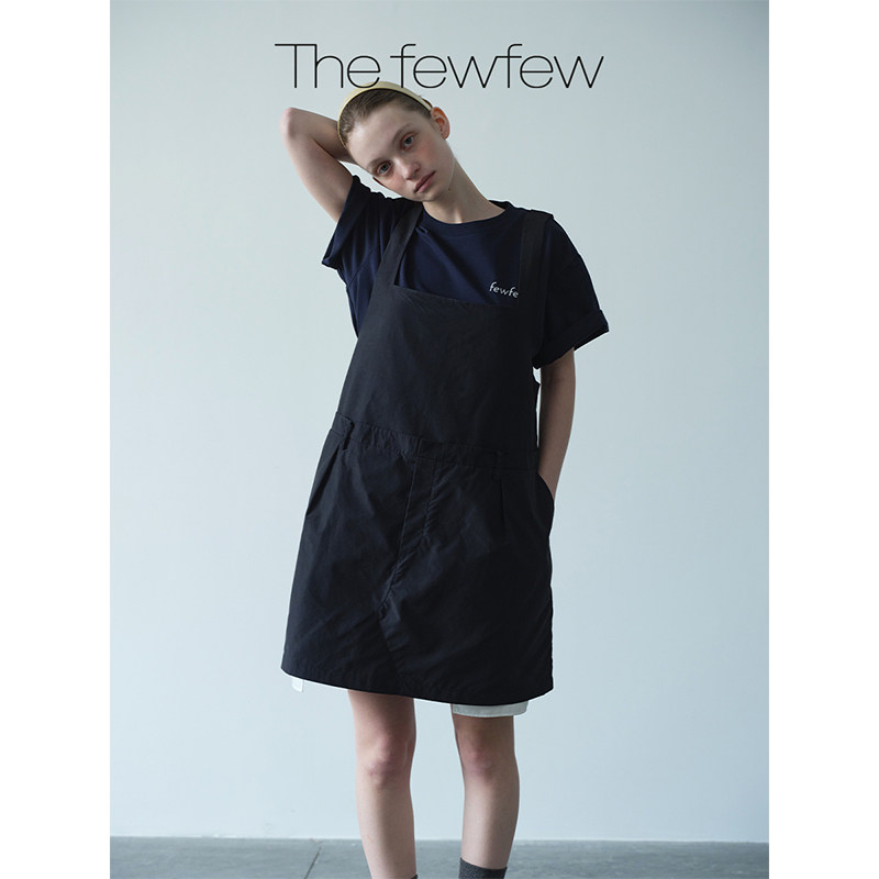 The fewfew 黑色进口棉质面料口袋白边A字可调节宽肩带背带裙