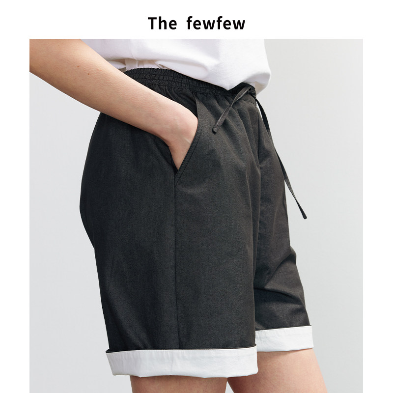 The fewfew 进口棉质仿牛仔做旧感可翻边舒适松紧腰两穿短裤图片