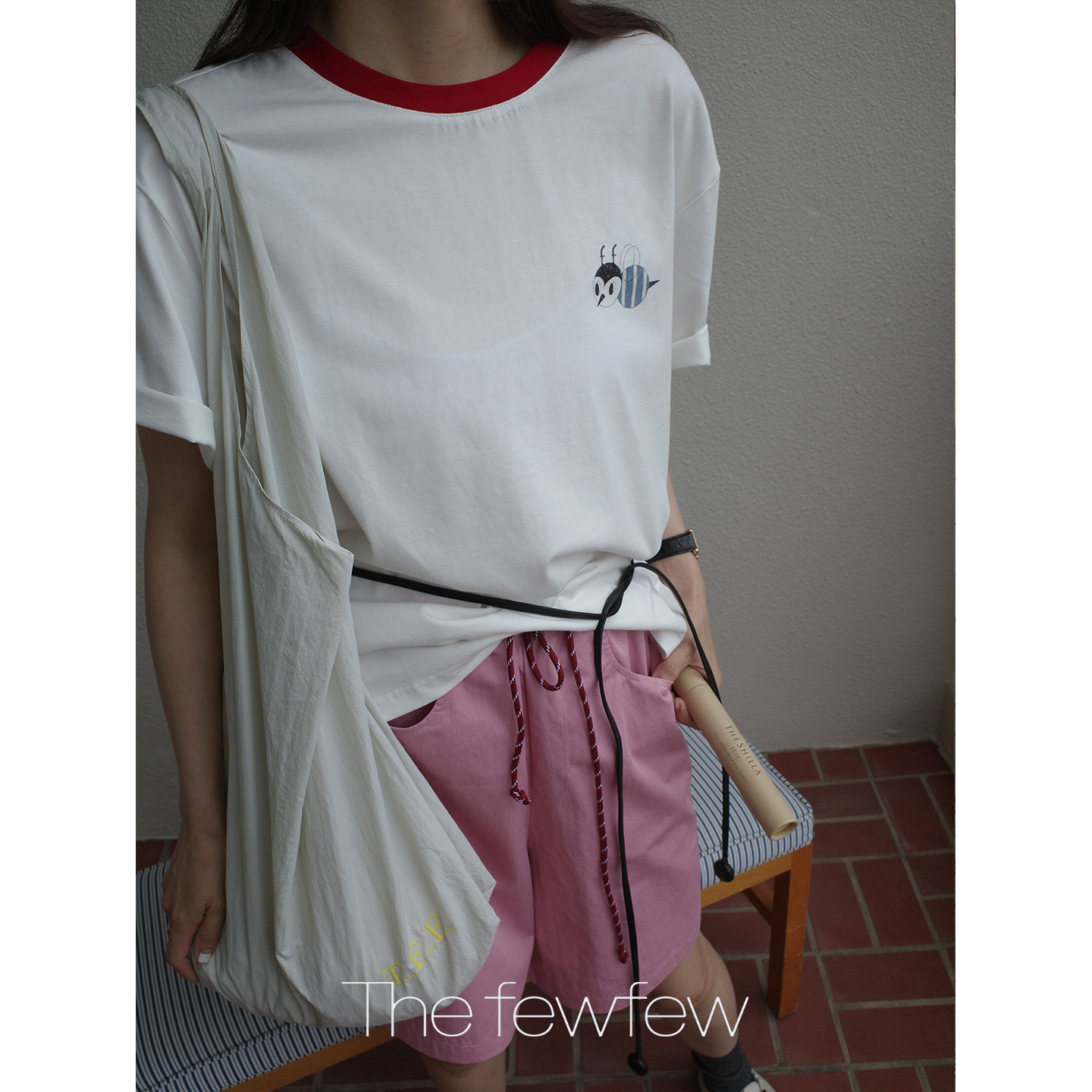 The fewfew 撞色拼接“丰丰”蜜蜂印花舒适纯棉宽松圆领短袖T恤图片