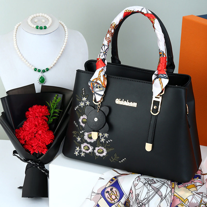 母亲节礼物送妈妈婆婆包包套盒康乃馨实用高贵高级感生日礼物女生