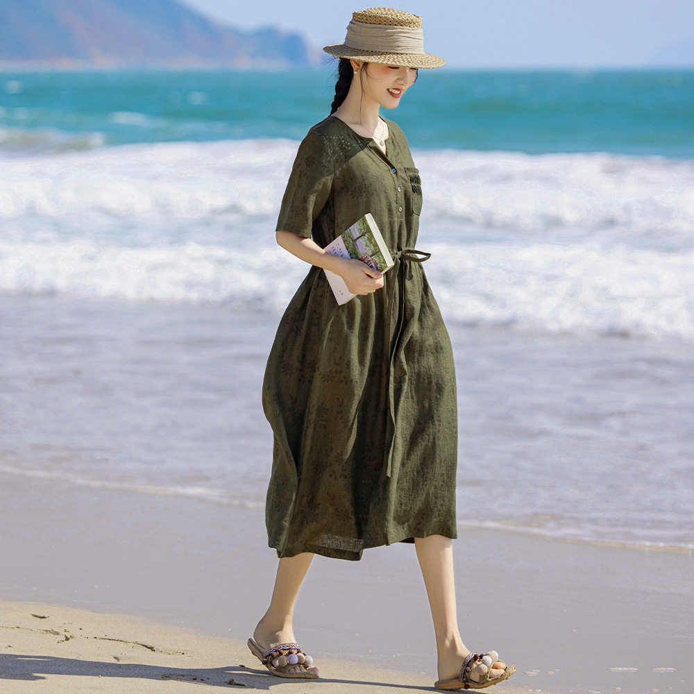 2025春夏原创新款文艺亚麻印花连衣裙V领塔克褶口袋中袖系带高腰