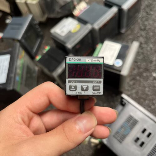 议价SUNX神视压力传感器DP2-20，-760mmHg量程，带 数显功能。拆