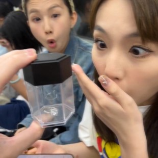 北方魔术道具儿童魔法骰子变糖豆变戒指才艺表演彩色爆炸色子增多