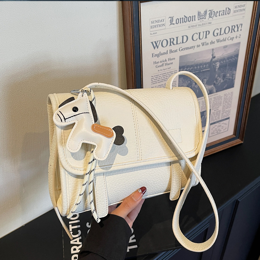 高级感小众斜挎包女小包2026春季新款时尚百搭日常通勤单肩斜挎包