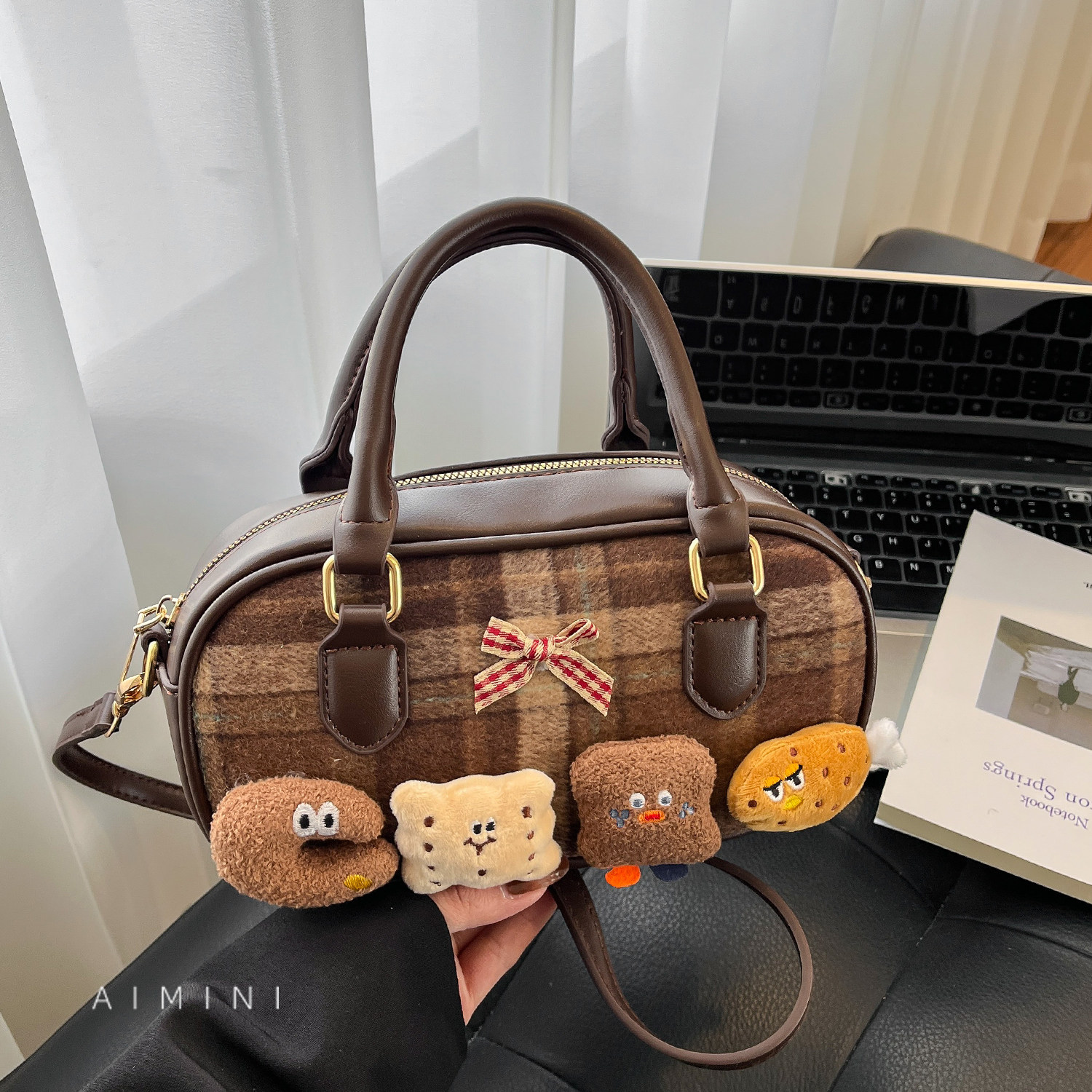 毛呢保龄球包女可爱公仔手提小包2025秋冬新款时尚日常通勤斜挎包