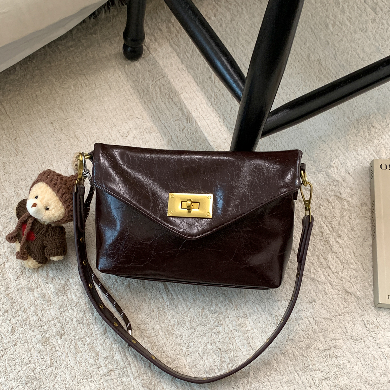 复古翻盖信封包女斜挎包2025秋冬新款时尚百搭日常通勤单肩腋下包