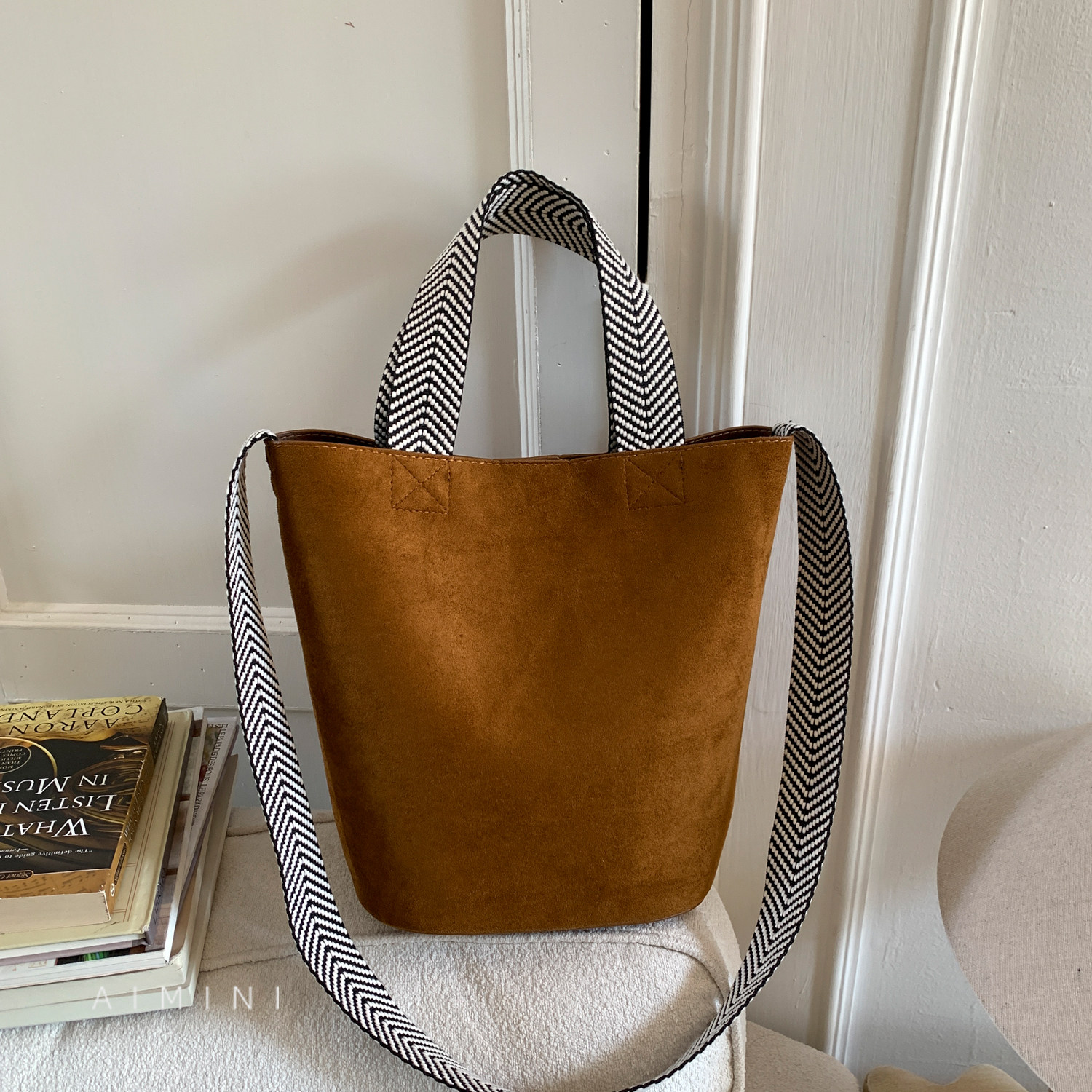 复古麂皮绒水桶包女手提包2025秋冬新款时尚百搭日常通勤斜挎包,箱包皮具/热销女包/男包,水桶包,淘宝优惠券,粉丝福利购,淘宝优惠卷